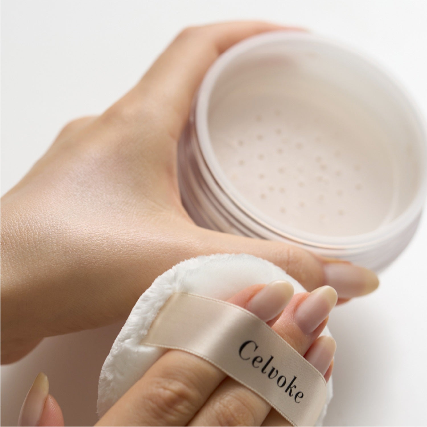 Celvoke Rare Glow Airy Reflect Powder